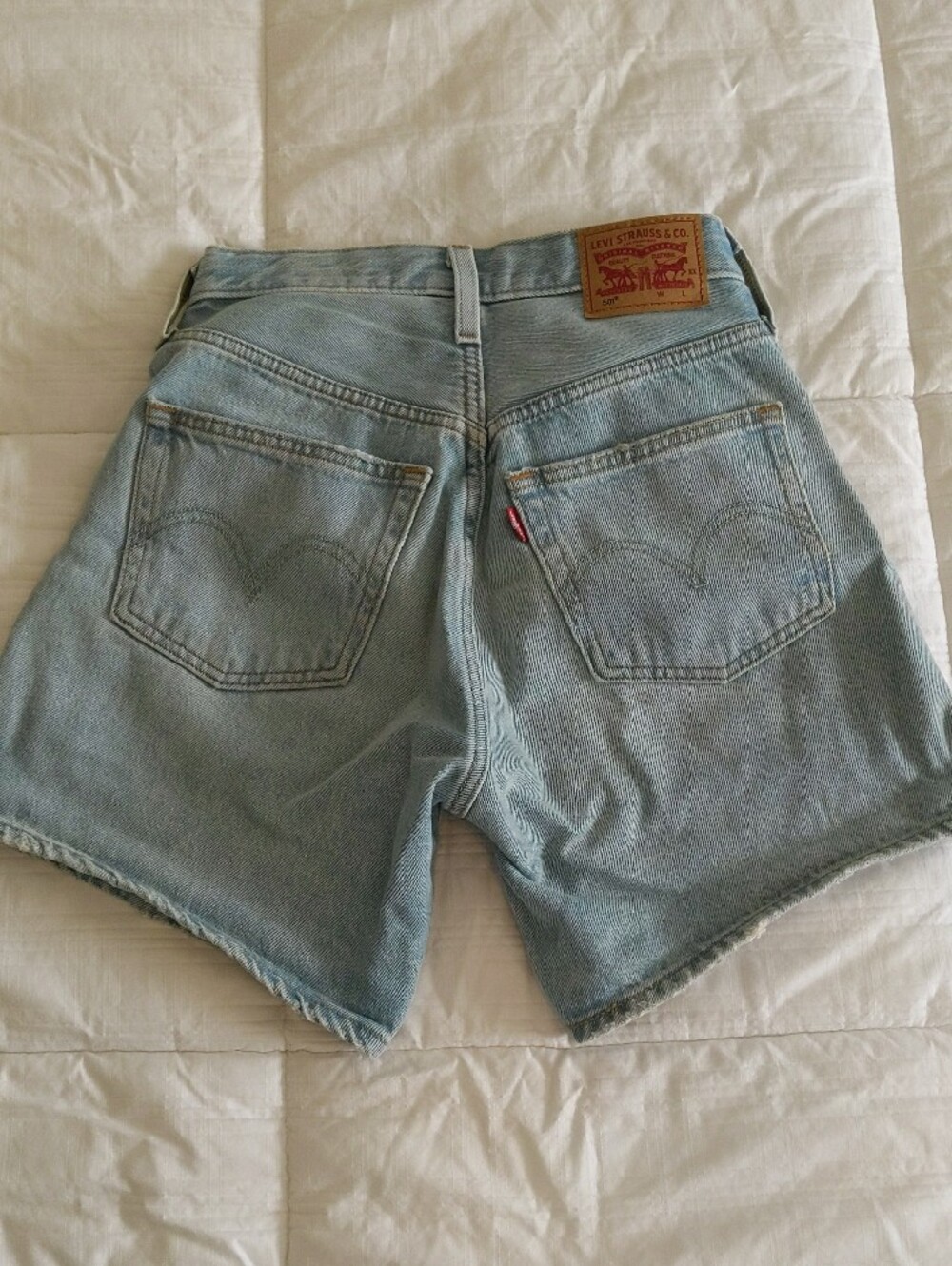 Levi’s 501 Mid-Thigh Women’s Denim Shorts Light Wash - Size 24 - Picture 3 of 3